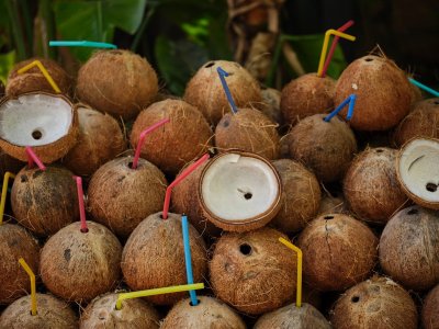 De coconut lime cooler duikt overal op deze zomer